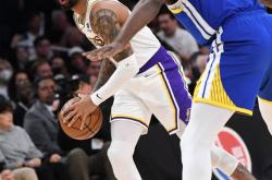 开云体育直播-SHR横扫Excel，Zeus三分雨点燃全场的简单介绍