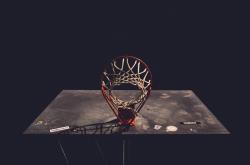 开云体育-蓝鹰之翼撕裂红魔铠甲，基耶萨的个人战争与意大利足球的战术复辟