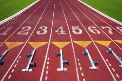 开云下载-跨界统治力，从NBA季后赛到F1赛道，米切尔的接管艺术