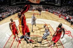 开云体育中国官网-雄鹿全面压制奇才，马克西点燃赛场，一场攻防艺术的完美演绎