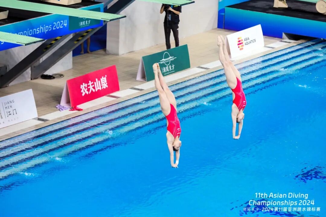 亚洲游泳选手创造佳绩，赢得国际赞誉