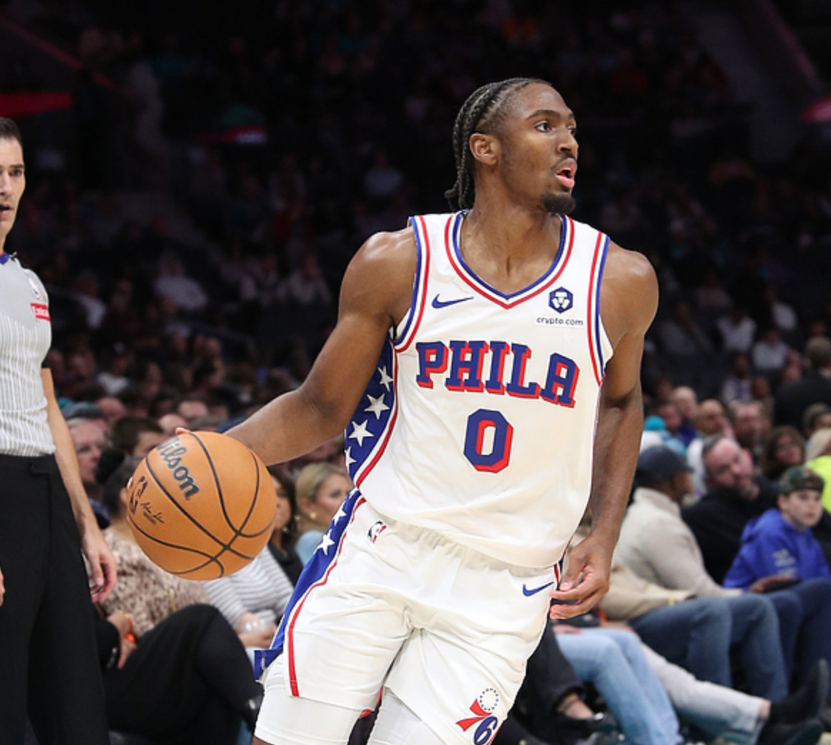 黄蜂爆冷公牛，布克惊艳世界