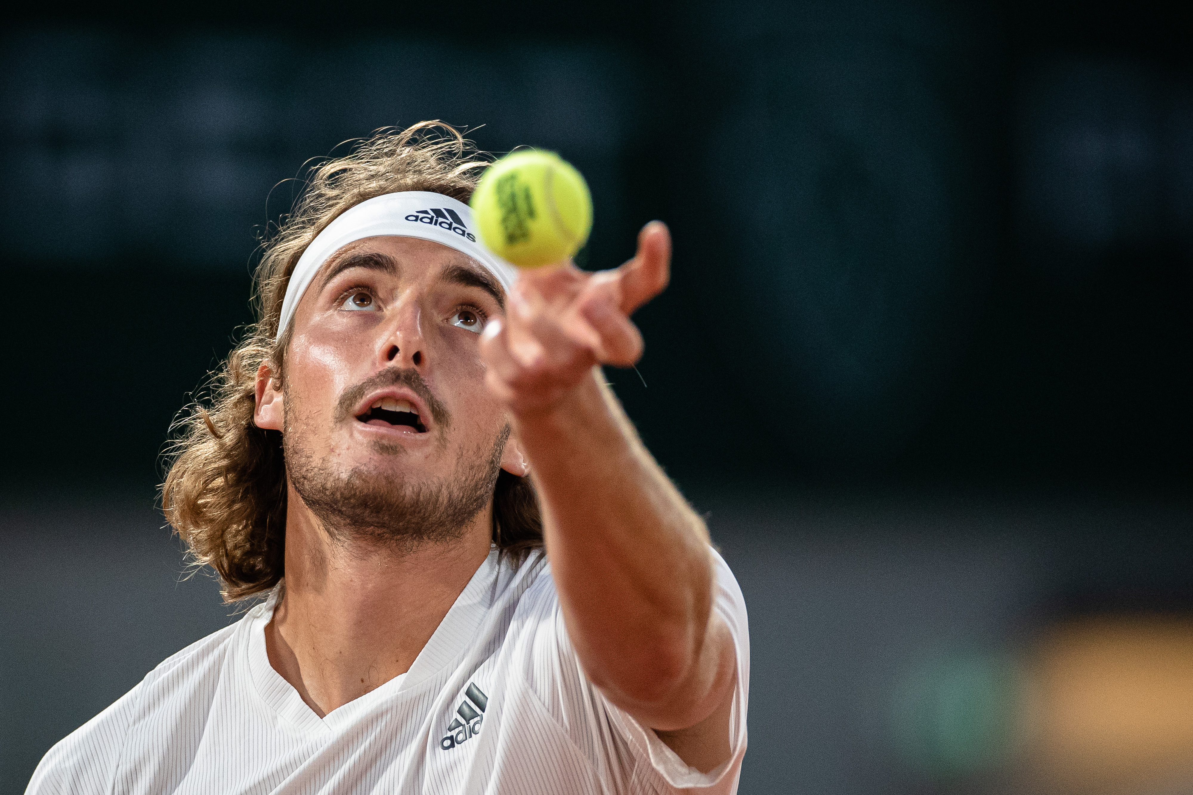 包含日本网球队绝地反击意大利网球队，西西帕斯关键制胜的词条