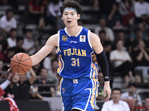 爵士轻取火箭，王哲林统治全场的简单介绍