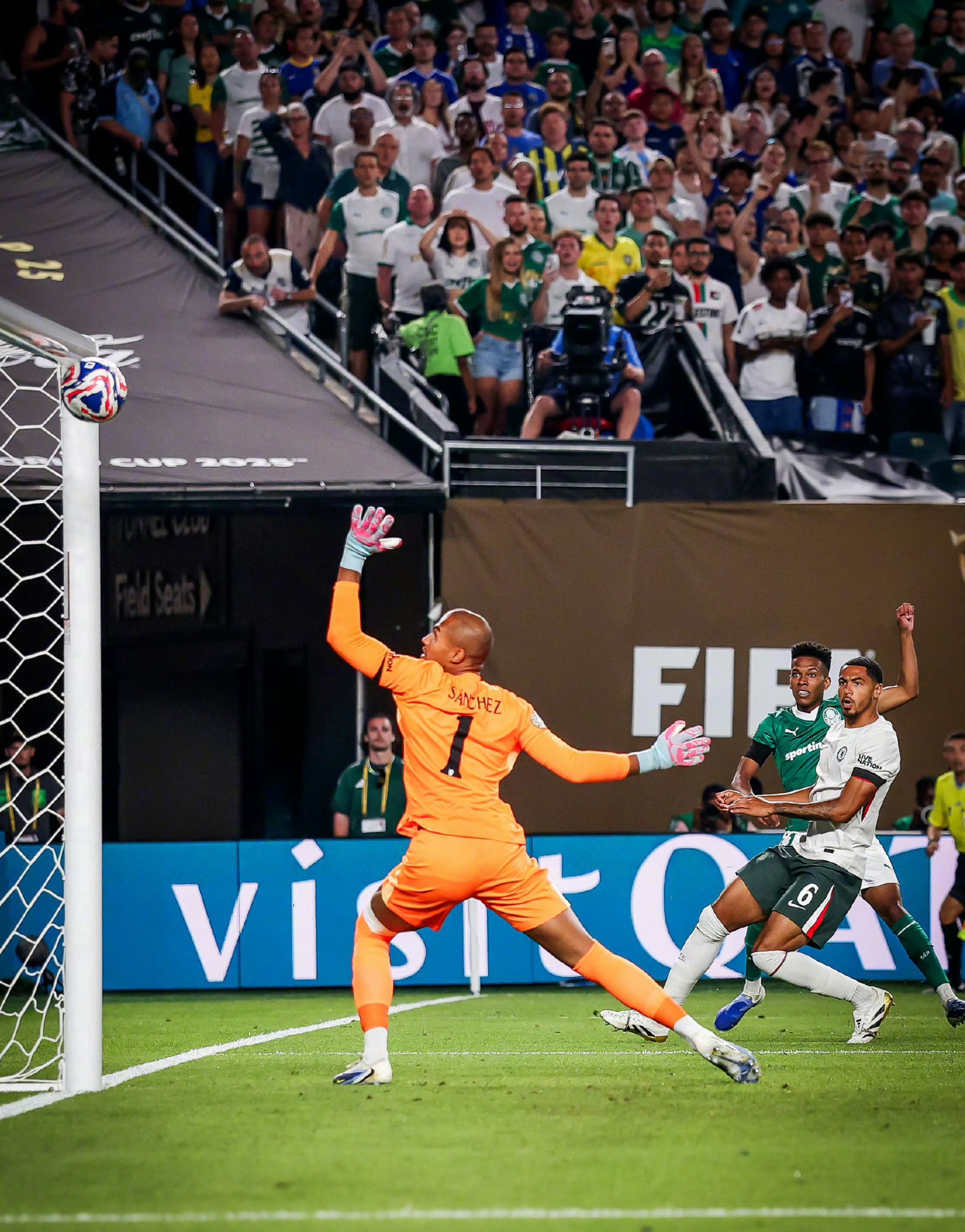 拉沃尔杯翻盘法网，西西帕斯统治全场的简单介绍