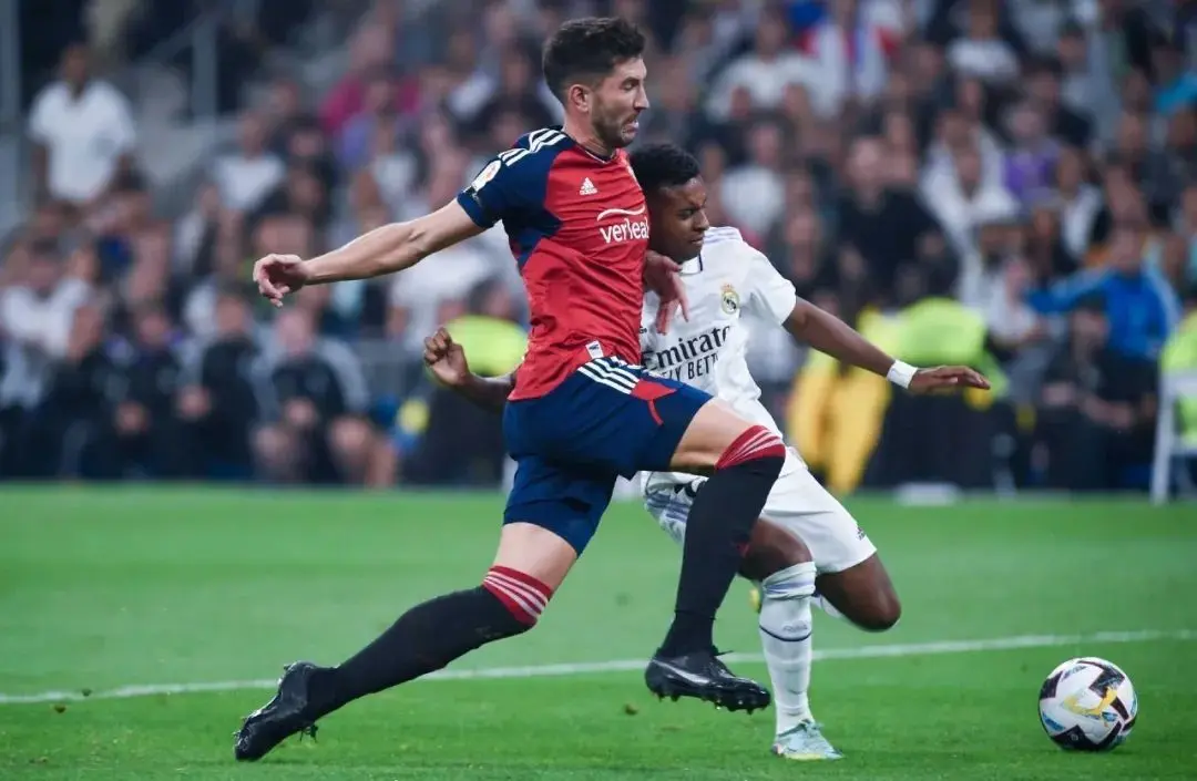 奥萨苏纳主场大胜,实现连胜 奥萨苏纳主场大胜,实现连胜