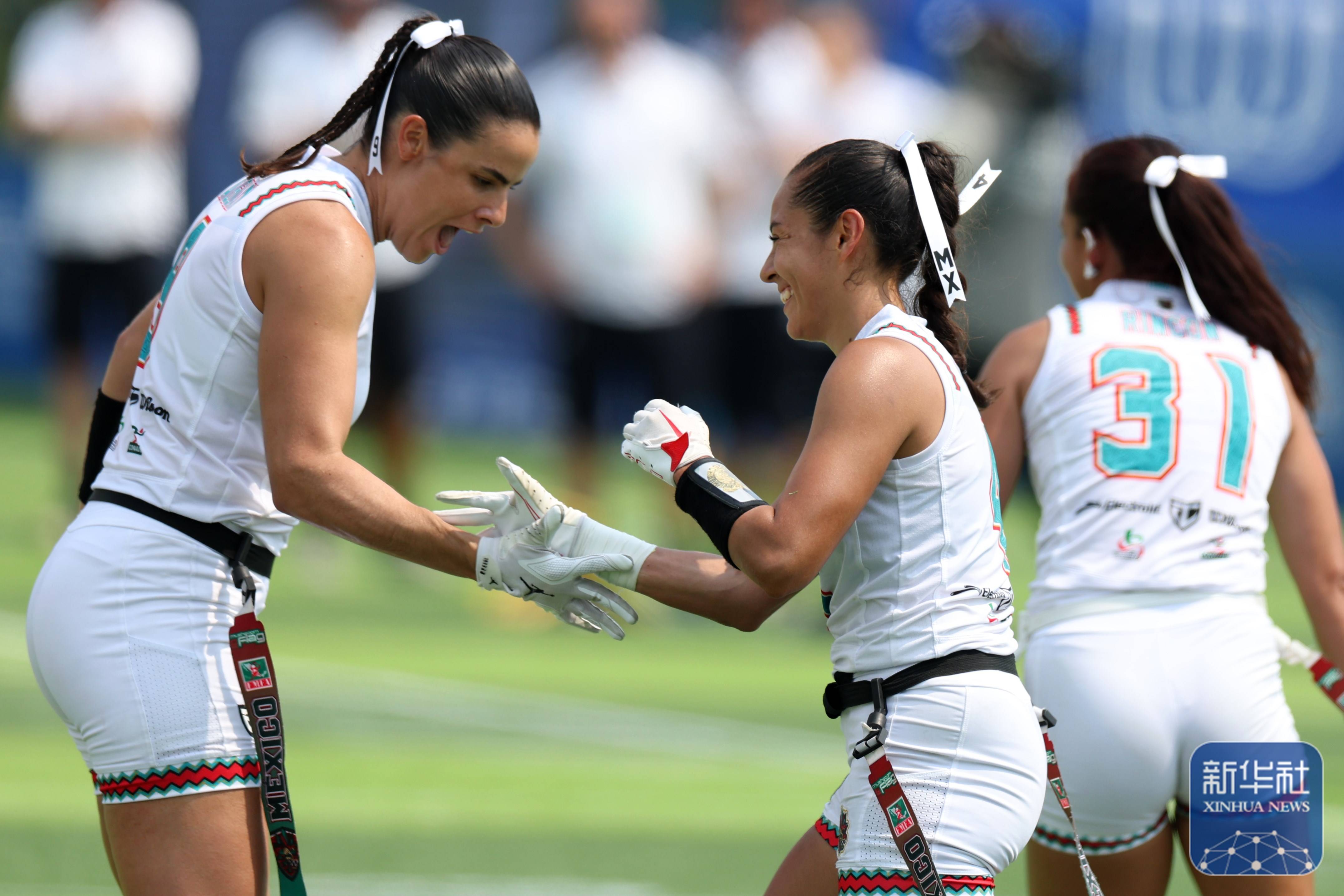 墨西哥女子足球联赛踢出精彩比赛