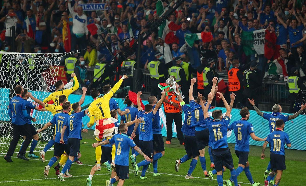 关于热血澎湃！欧洲联赛顶尖球队搏击全场的信息