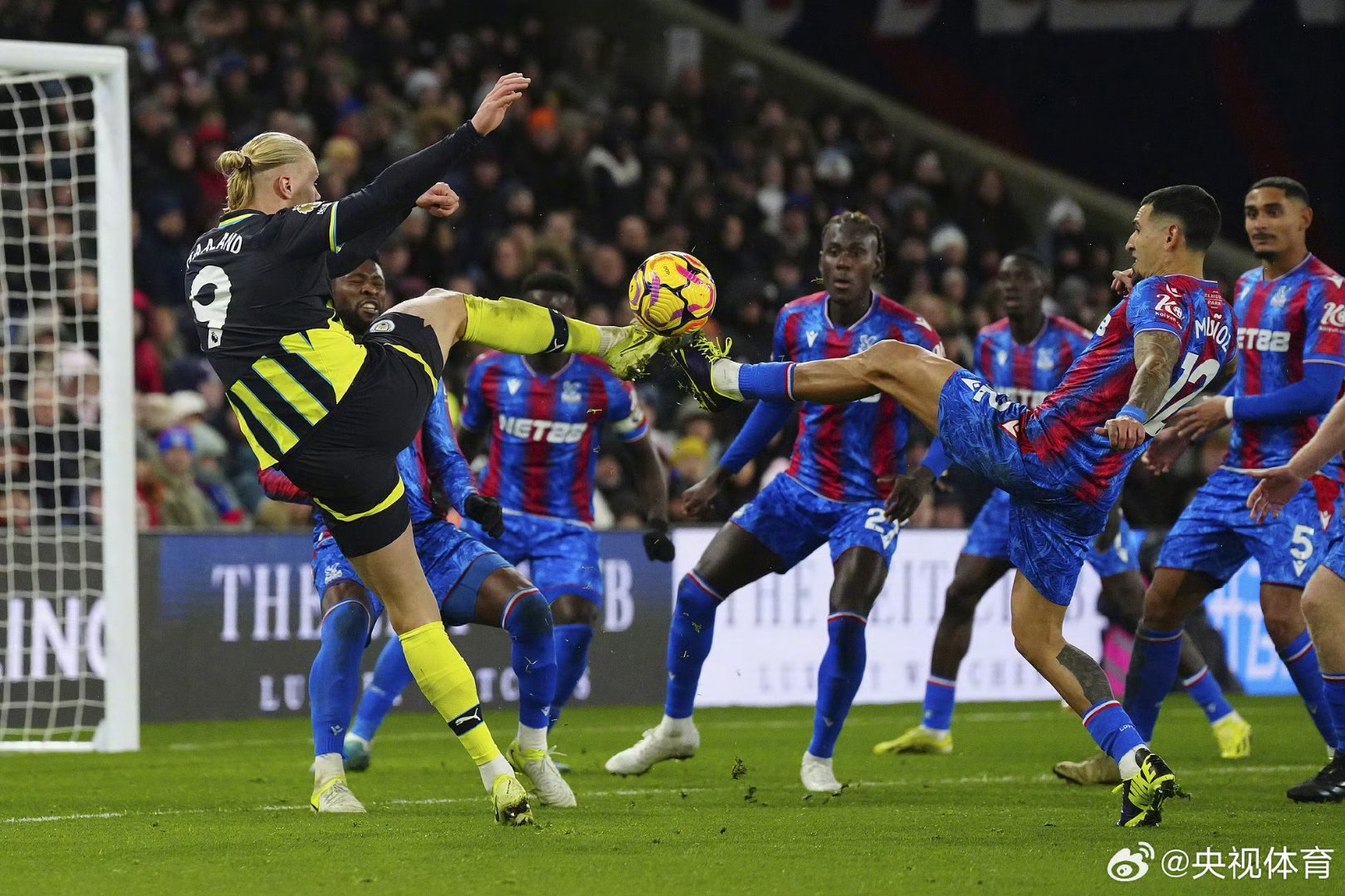 曼城客场逼平曼联，收获英超殿军