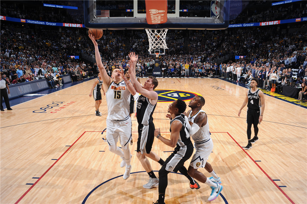 里尔球员敢打敢拼,夺得关键胜利 里尔球员敢打敢拼,夺得关键胜利