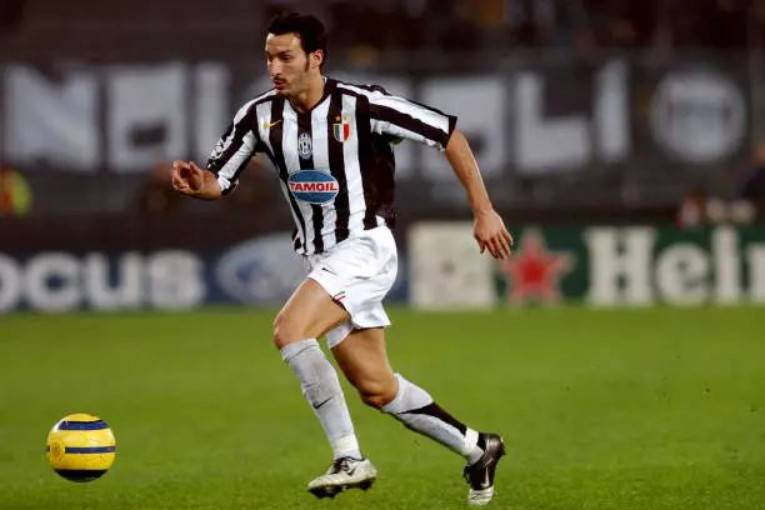 尤文图斯后卫神勇防守，帮助球队拿下胜利的简单介绍