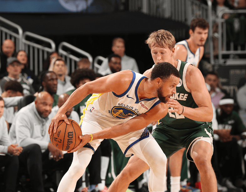 关于雄鹿B队绝地反击巴西男篮，库里制霸全场的信息