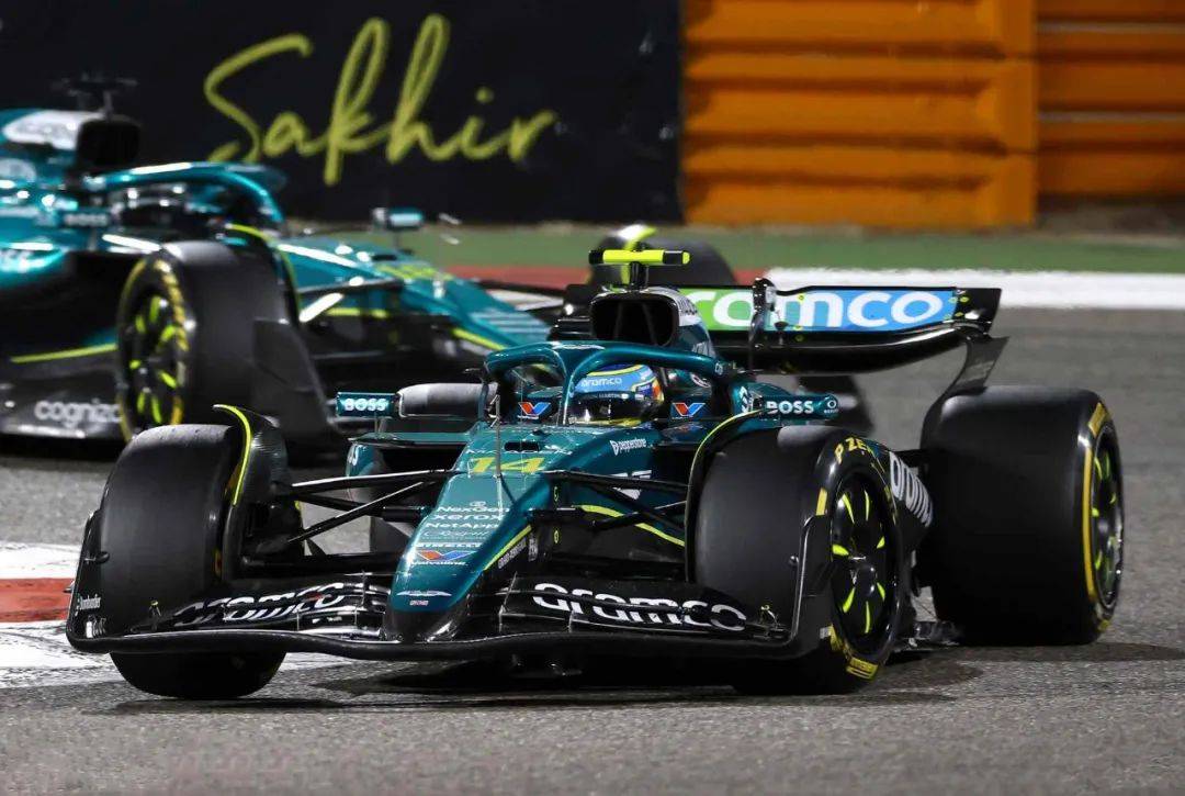 包含雷诺车队逆转索伯车队，阿隆索点燃赛场的词条