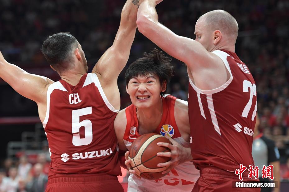 包含中国队鏖战葡萄牙队，奥恰洛夫关键制胜的词条