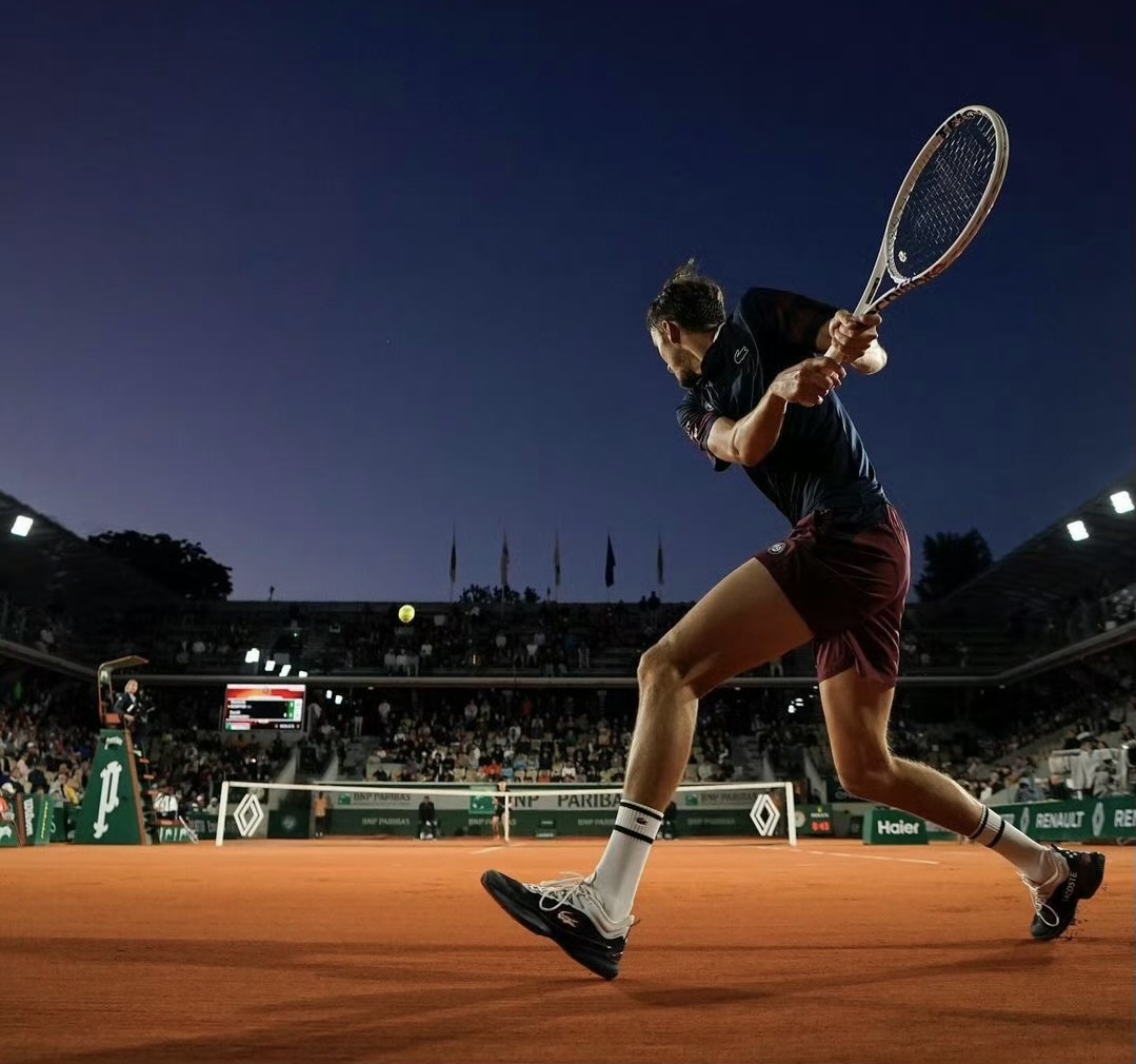 温网鏖战法网，梅德韦杰夫刷新纪录的简单介绍