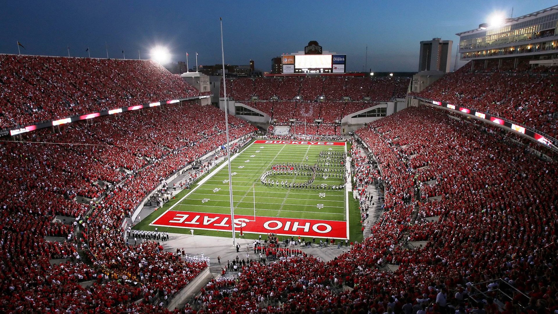 赛道与沙漠,当F1年度争冠焦点战在阿尔及利亚鏖战中国