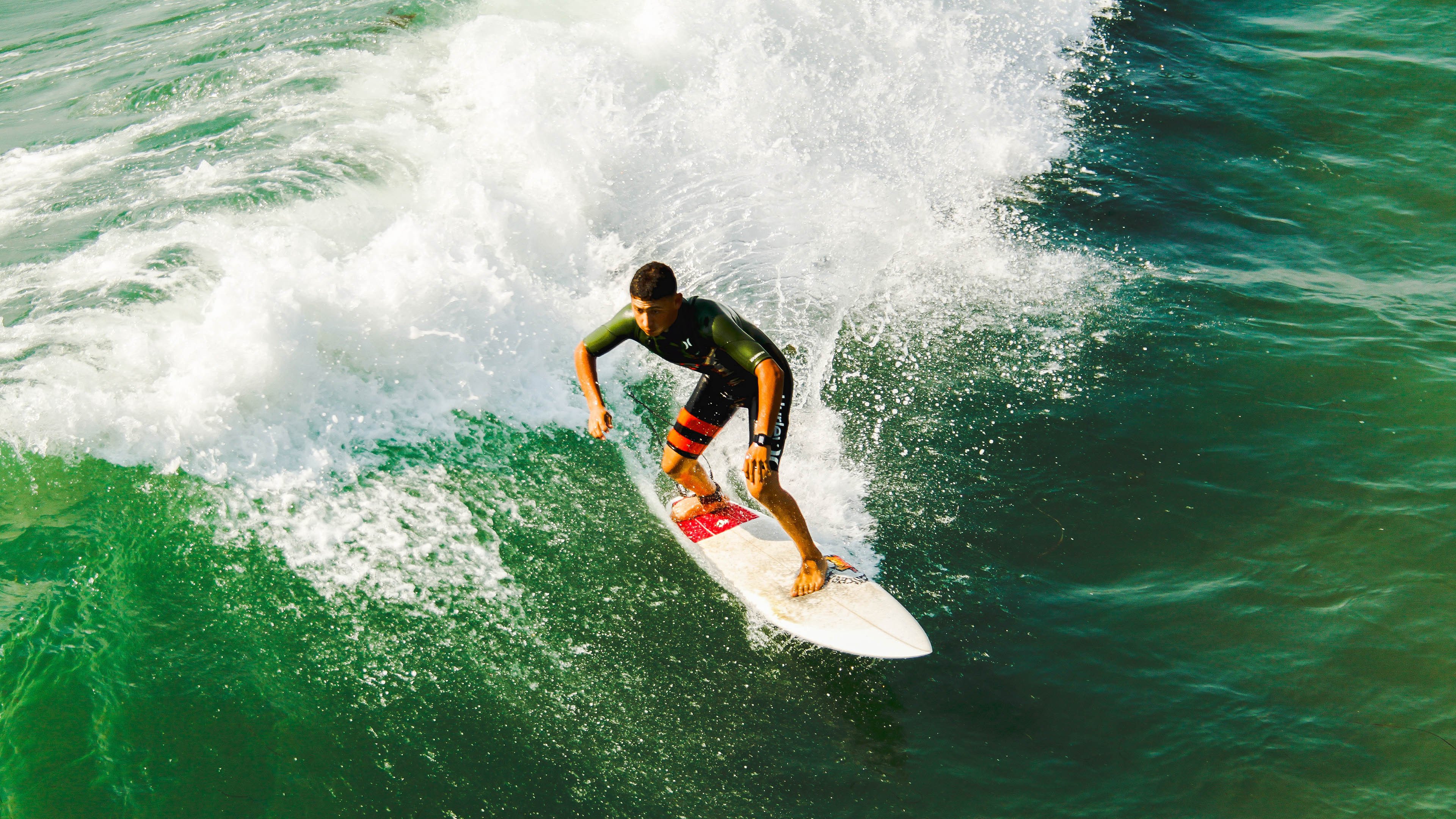 三笘薰扛起全队,乌拉圭加时取胜阿尔及利亚,一场跨越洲际的足球史诗