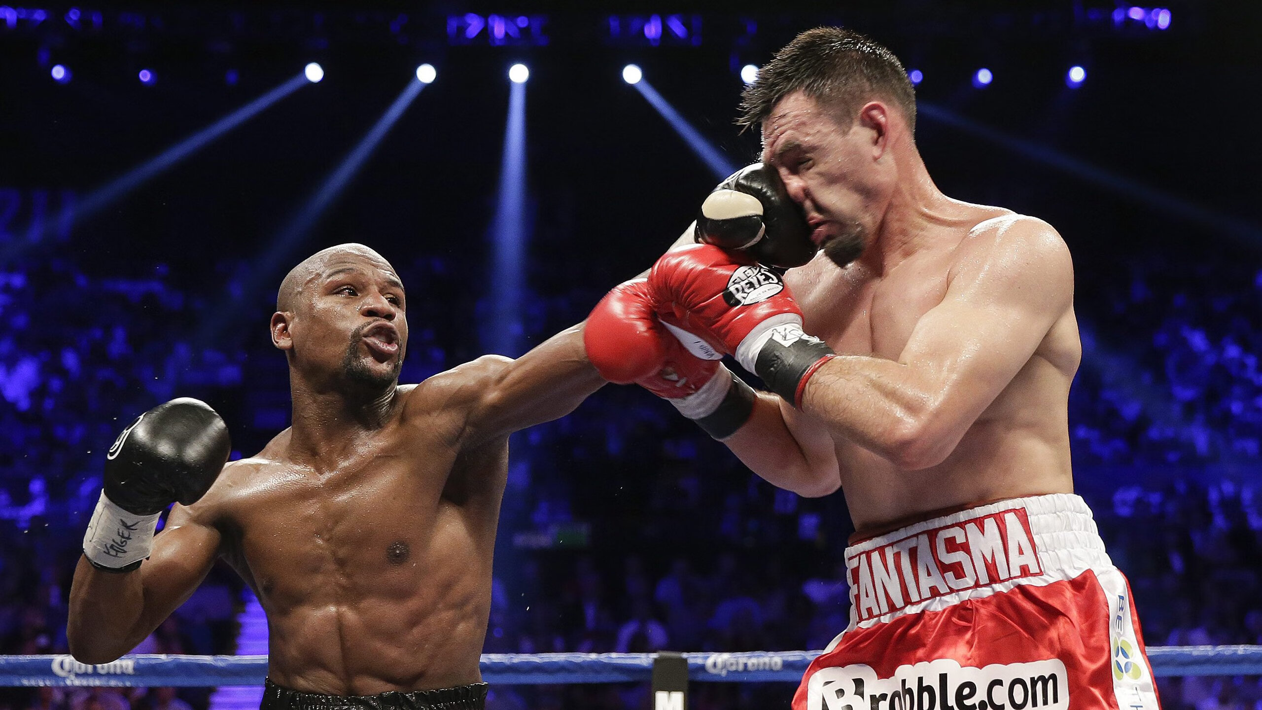 南粤德比新篇，深圳铁血压制十一冠王，库里式三分雨惊艳珠江